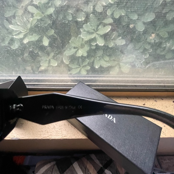 never worn prada glasses - Picture 4 of 4